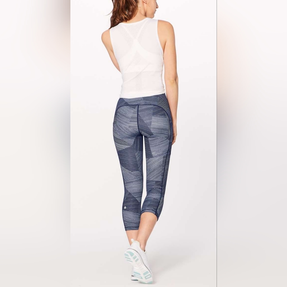 Lululemon Speed Up Crop 21 inch Etch Hail Midnight Navy blue like new size 6